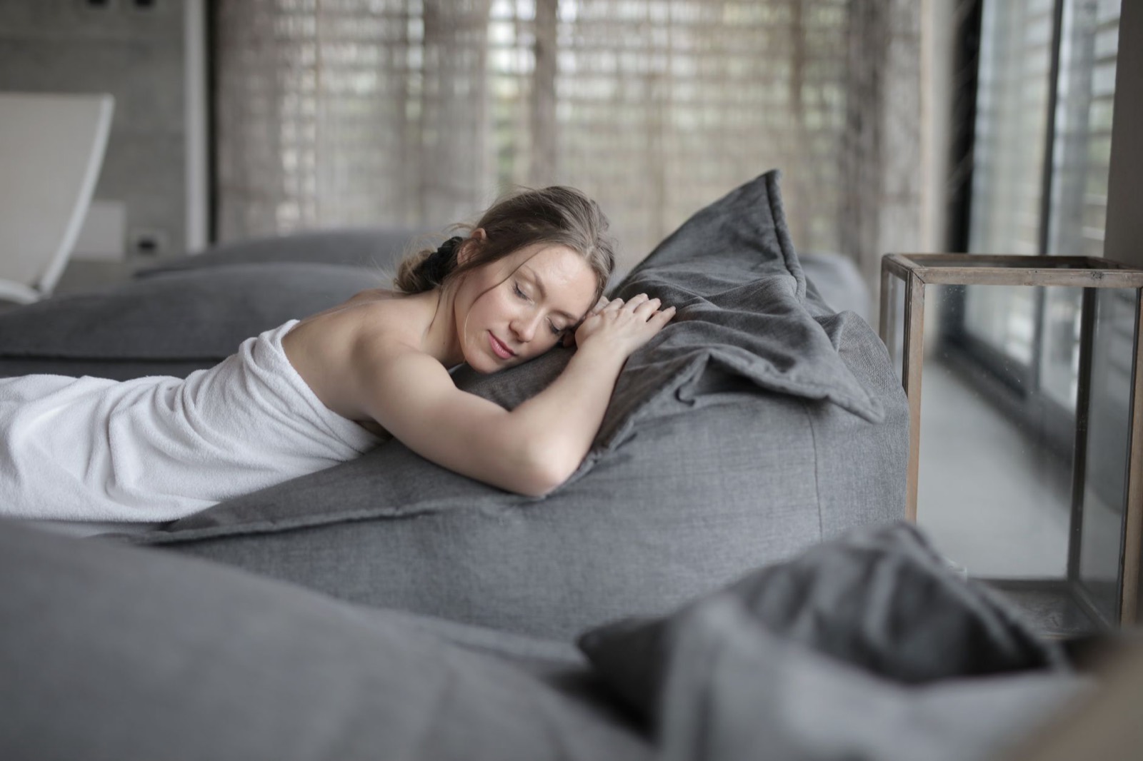 A client resting on grey linen